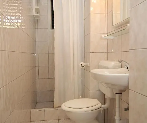 With Parking Space - 7647 * Pula