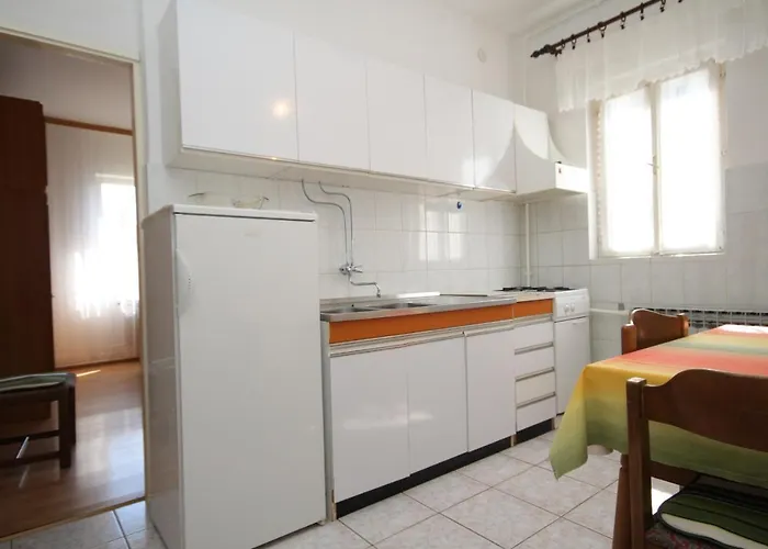 With Parking Space - 7647 Pula