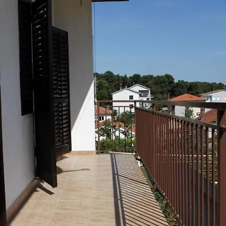 Apartments With Parking Space Pula - 7647