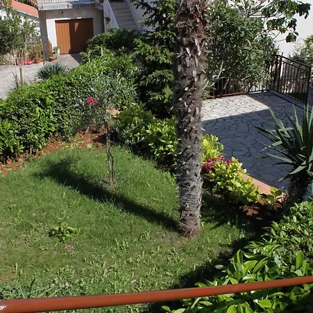 Apartments With Parking Space Pula - 7647 Pula