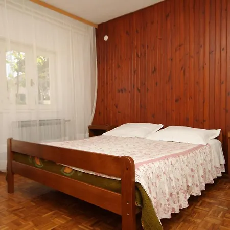 Apartments With Parking Space Pula - 7647 Pula