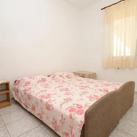 Apartments With A Parking Space Pula - 7647 Pula