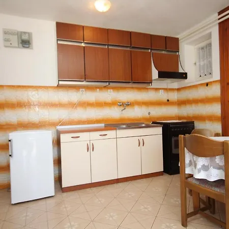 Apartments With Parking Space Pula - 7647