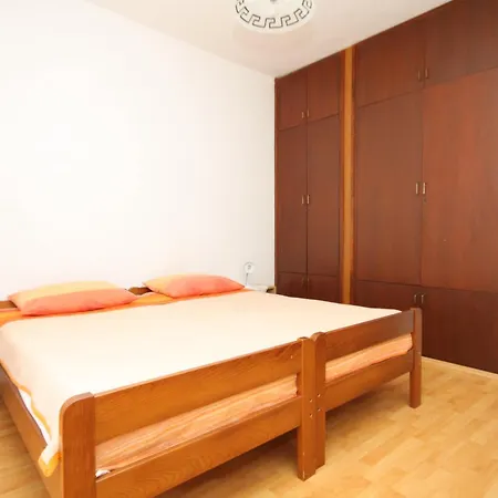 Apartments With Parking Space Pula - 7647 * Pula