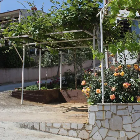 With Parking Space - 7647 Апартаменты Пула