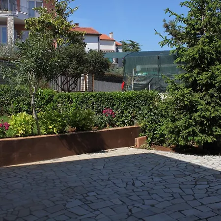 Apartment Apartments With Parking Space Pula - 7647 Pula