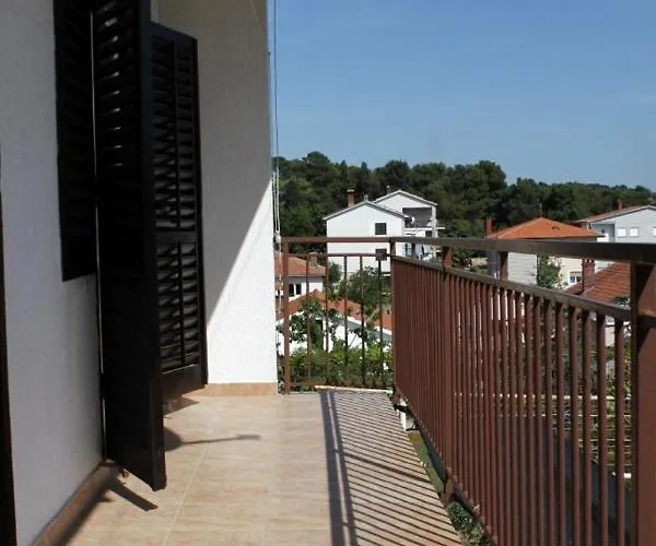 Apartments With Parking Space Pula - 7647