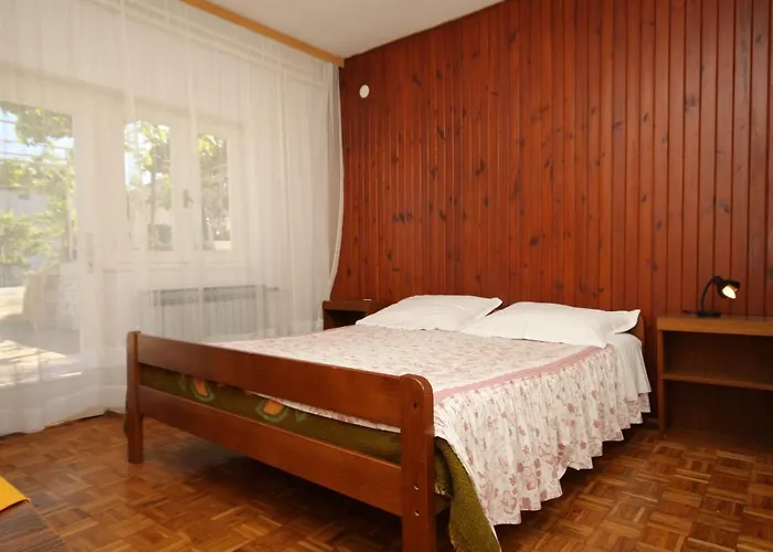 With Parking Space - 7647 Pula