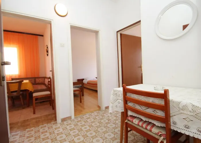 Apartament With Parking Space - 7647 Pula