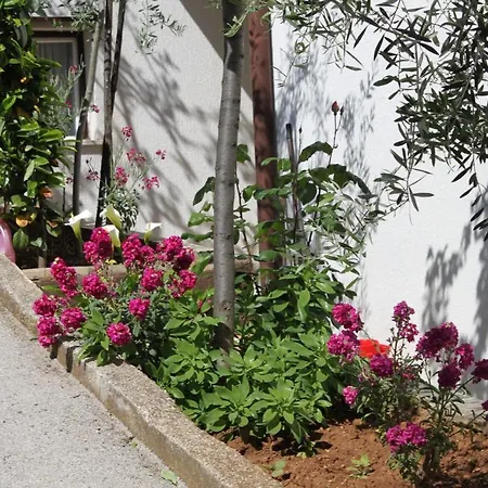 With Parking Space - 7647 * Pula