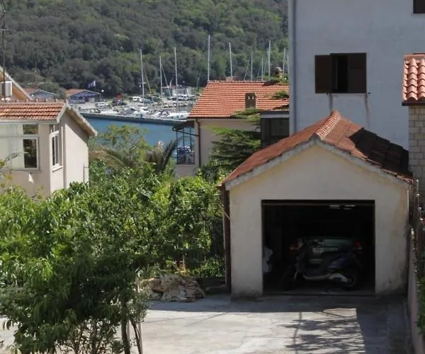 With Parking Space - 7647 Pula