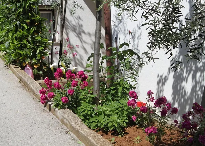 With Parking Space - 7647 * Pula