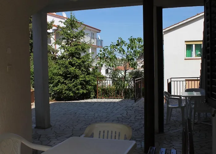 With Parking Space - 7647 * Pula