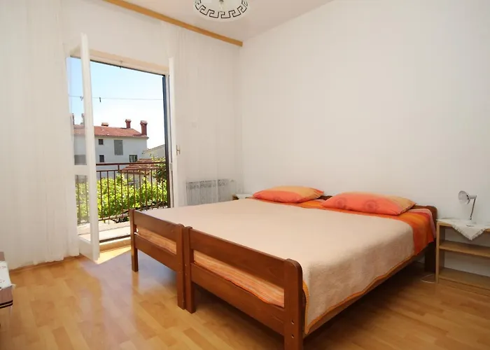 Apartmán With Parking Space - 7647 Pula