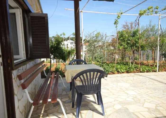 With Parking Space - 7647 * Pula